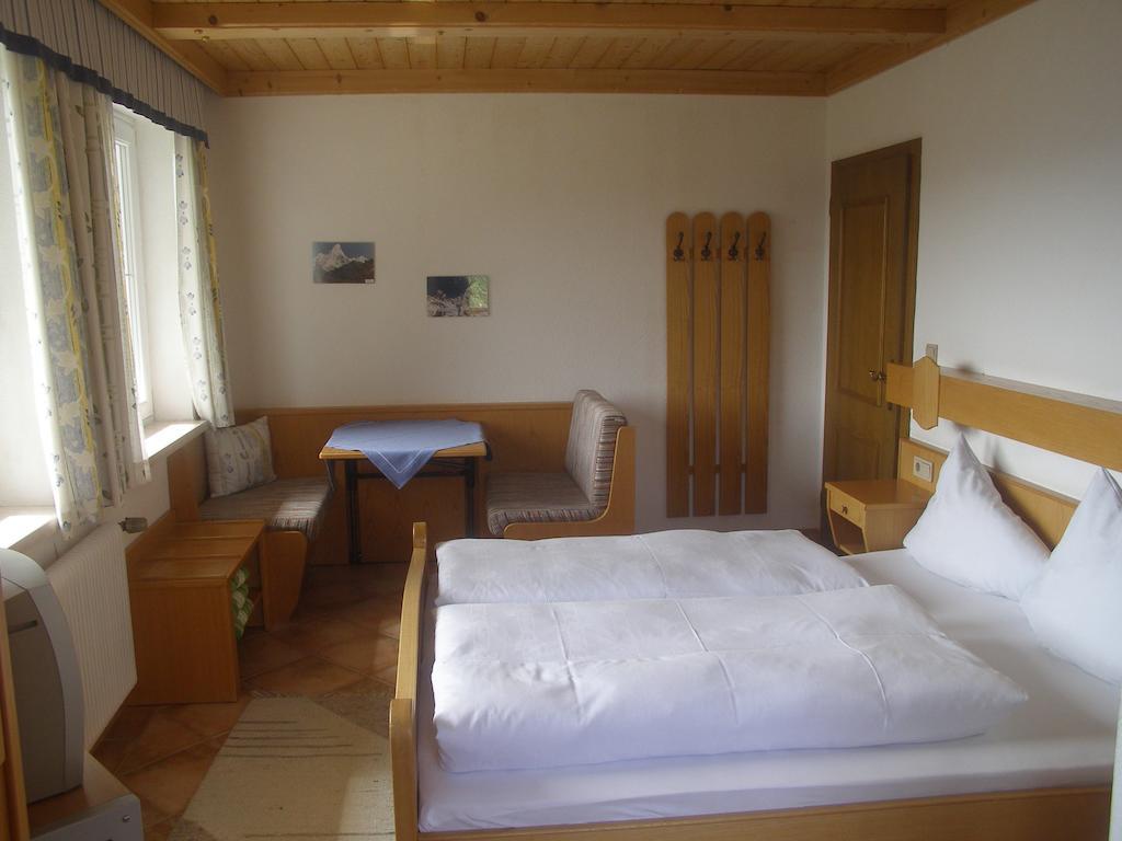 Haus Gschwendtner Hotel Пфарверфен Стая снимка